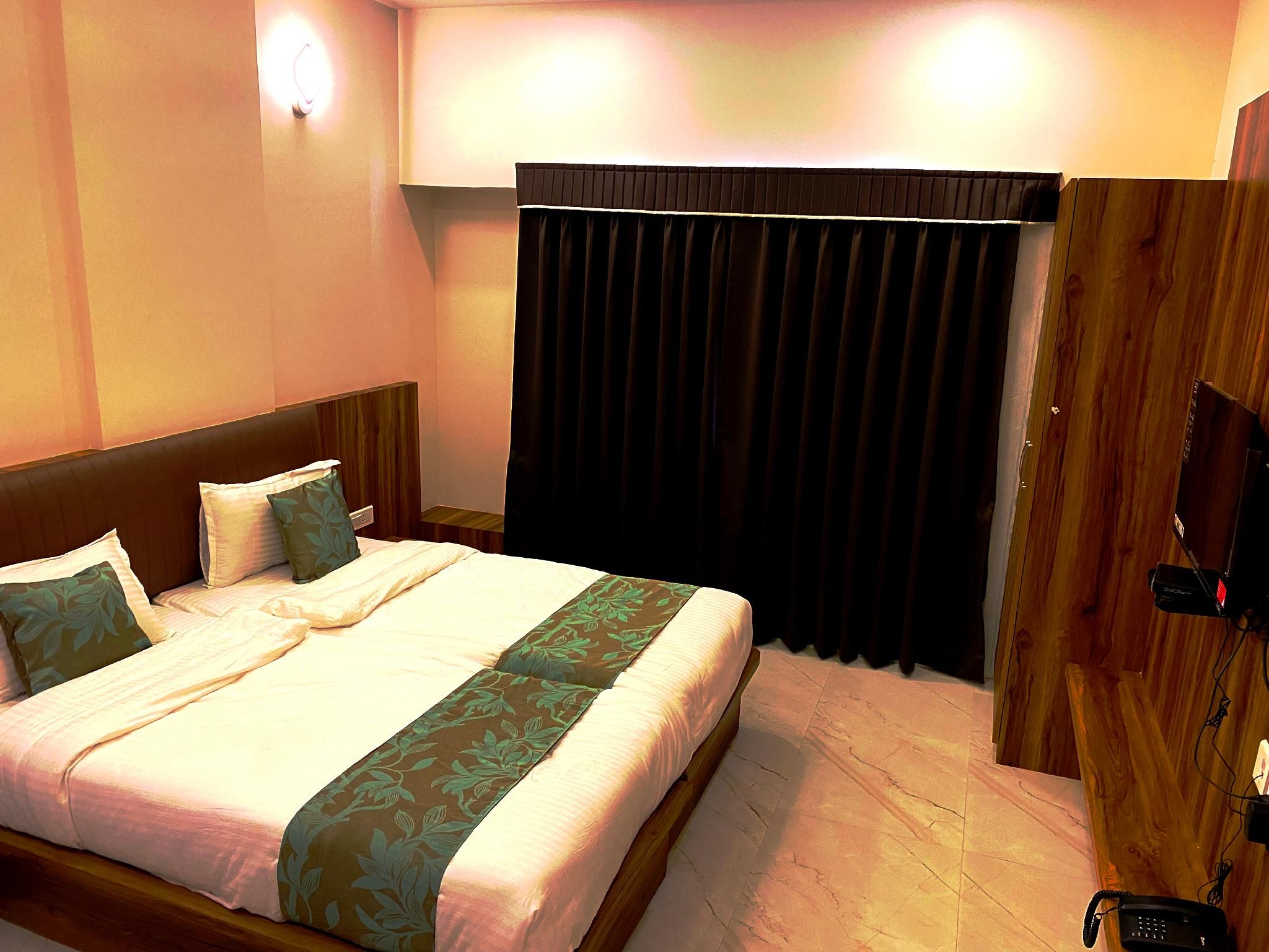 Deluxe Double City View