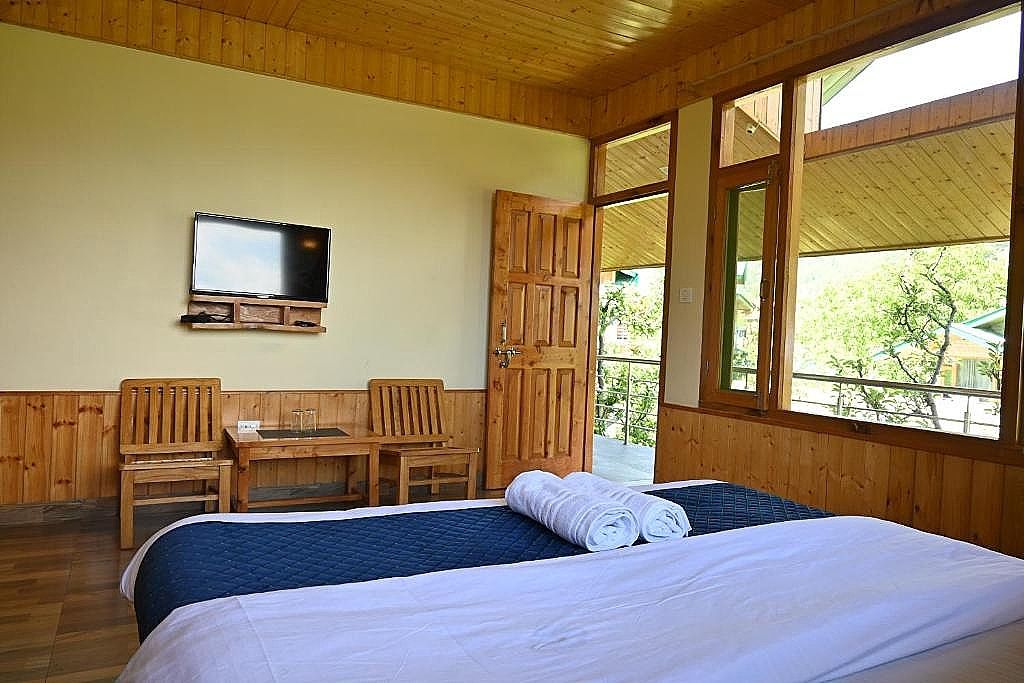 Cascade Mountain Retreat Manali Deluxe Room With Mountain View 2