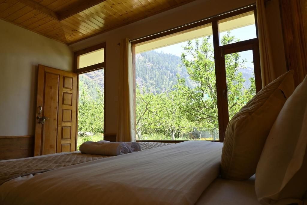Cascade Mountain Retreat Manali Deluxe Room With Mountain View 5