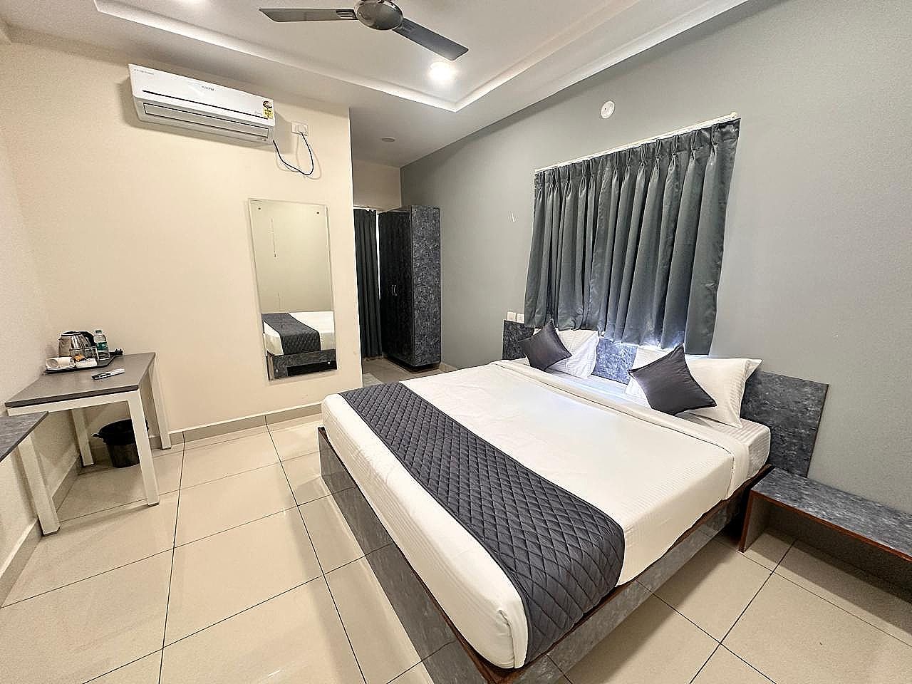 Aero Deluxe Room
