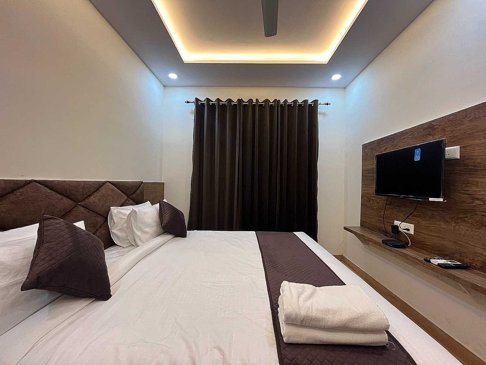 Townhouse Taj Mahal East Gate Formerly Royal Empire Classic 9