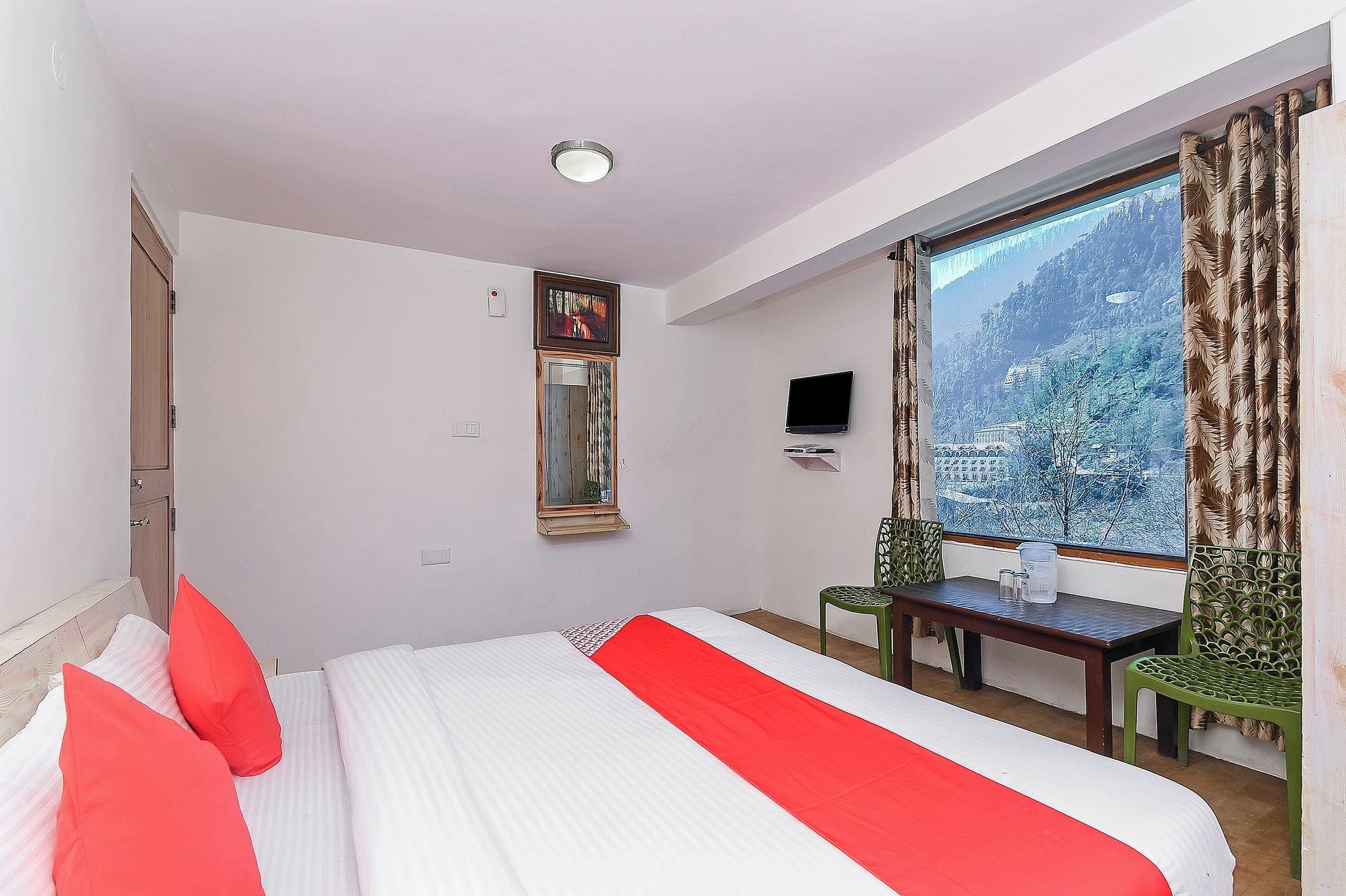 Hotel O Sun N Snow Resort
