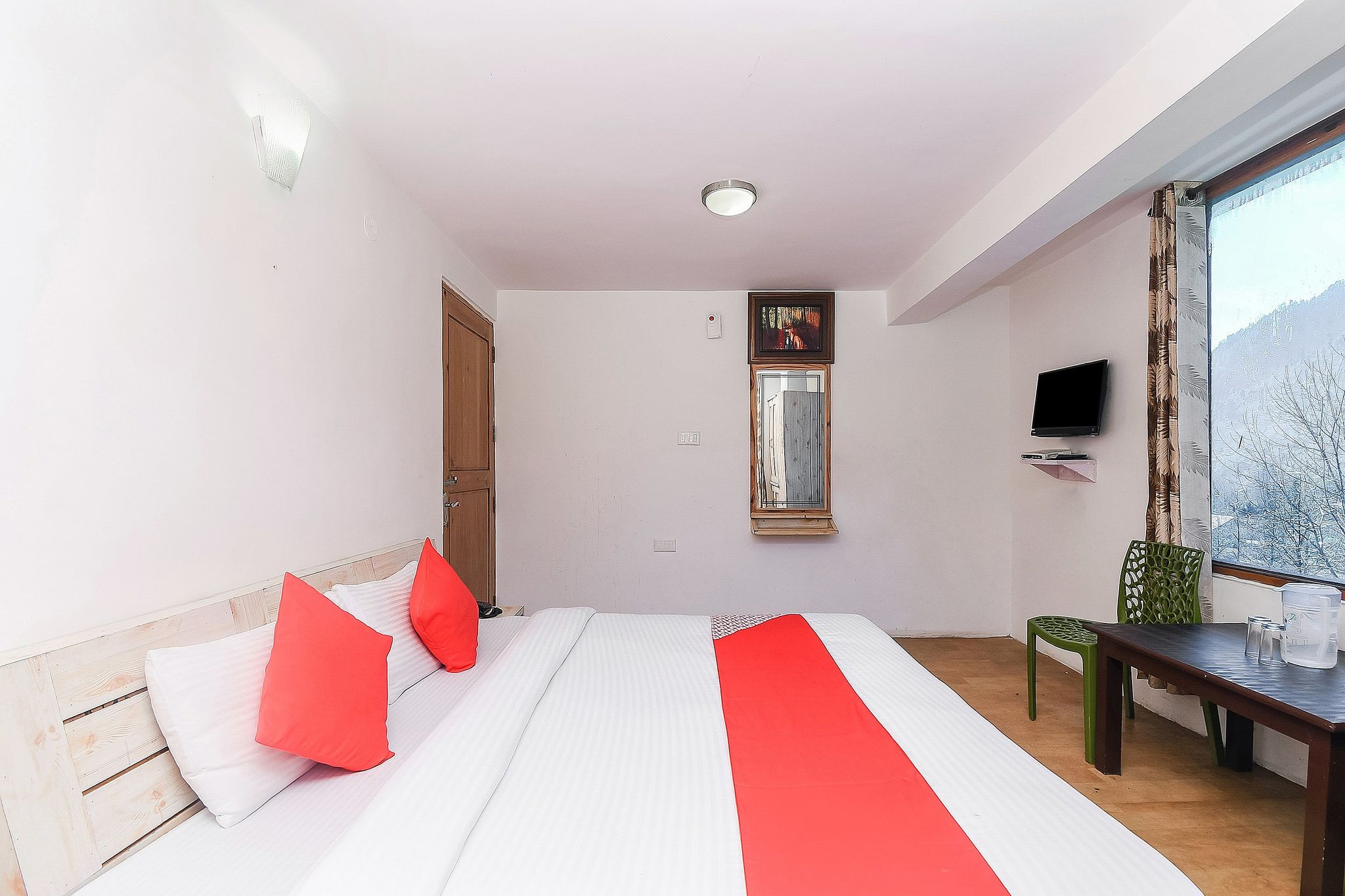 Hotel O Sun N Snow Resort