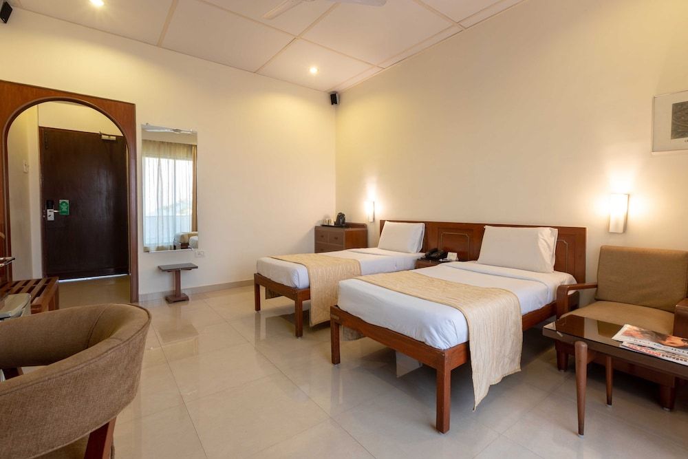 Grand Hotel Deluxe Room, Harbor View 4