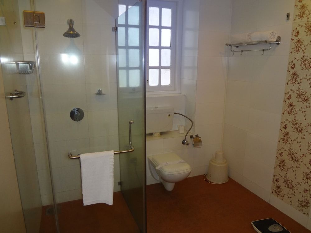 Grand Hotel Deluxe Room, Harbor View 7