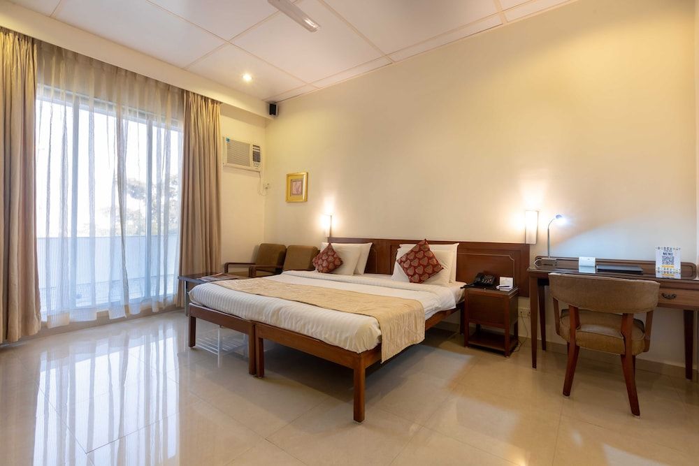 Grand Hotel Deluxe Room, Harbor View