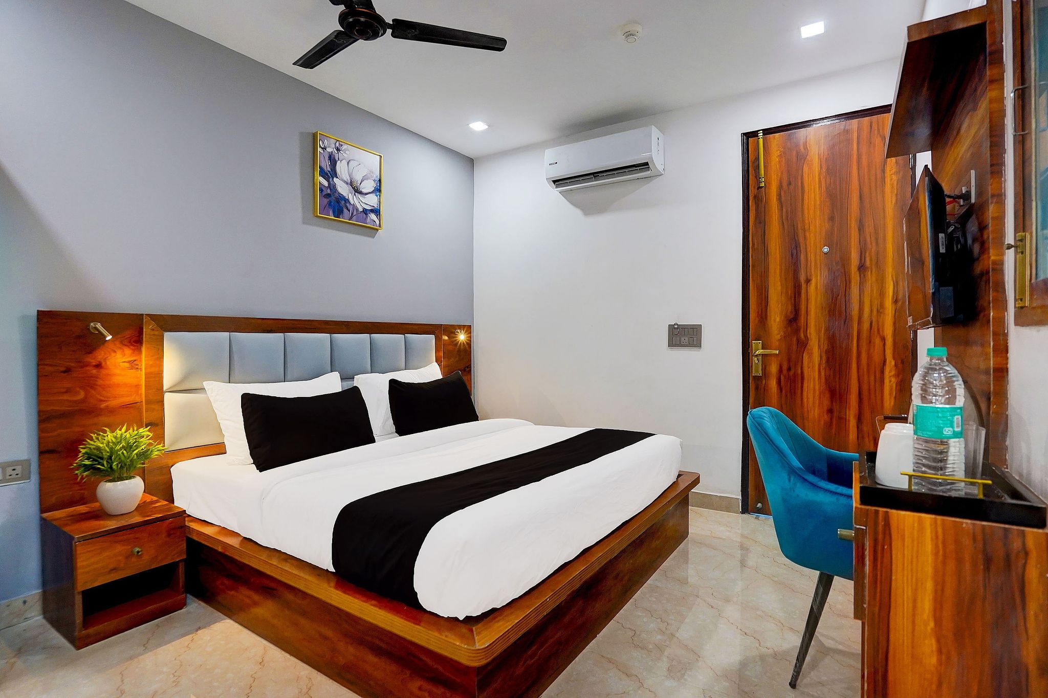 Super Townhouse Status By Sbg Near Anand Vihar Vaishali Metro Station Classic 8