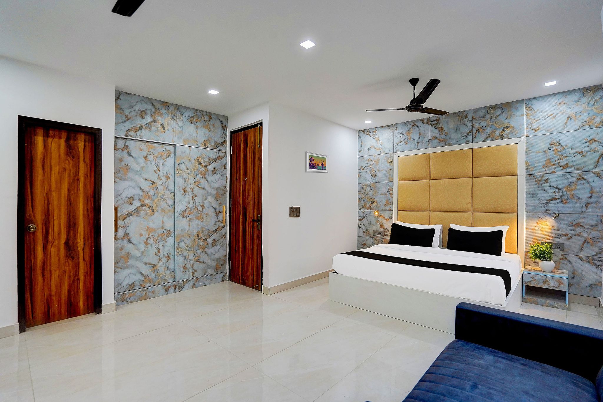 Super Townhouse Status By Sbg Near Anand Vihar Vaishali Metro Station Classic 7