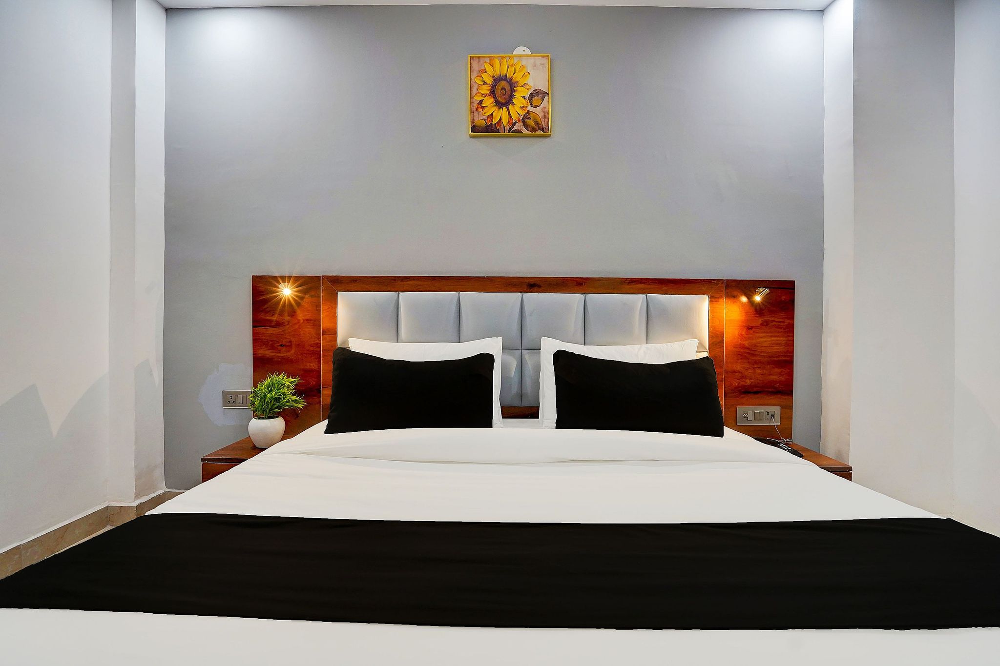 Super Townhouse Status By Sbg Near Anand Vihar Vaishali Metro Station Classic 11