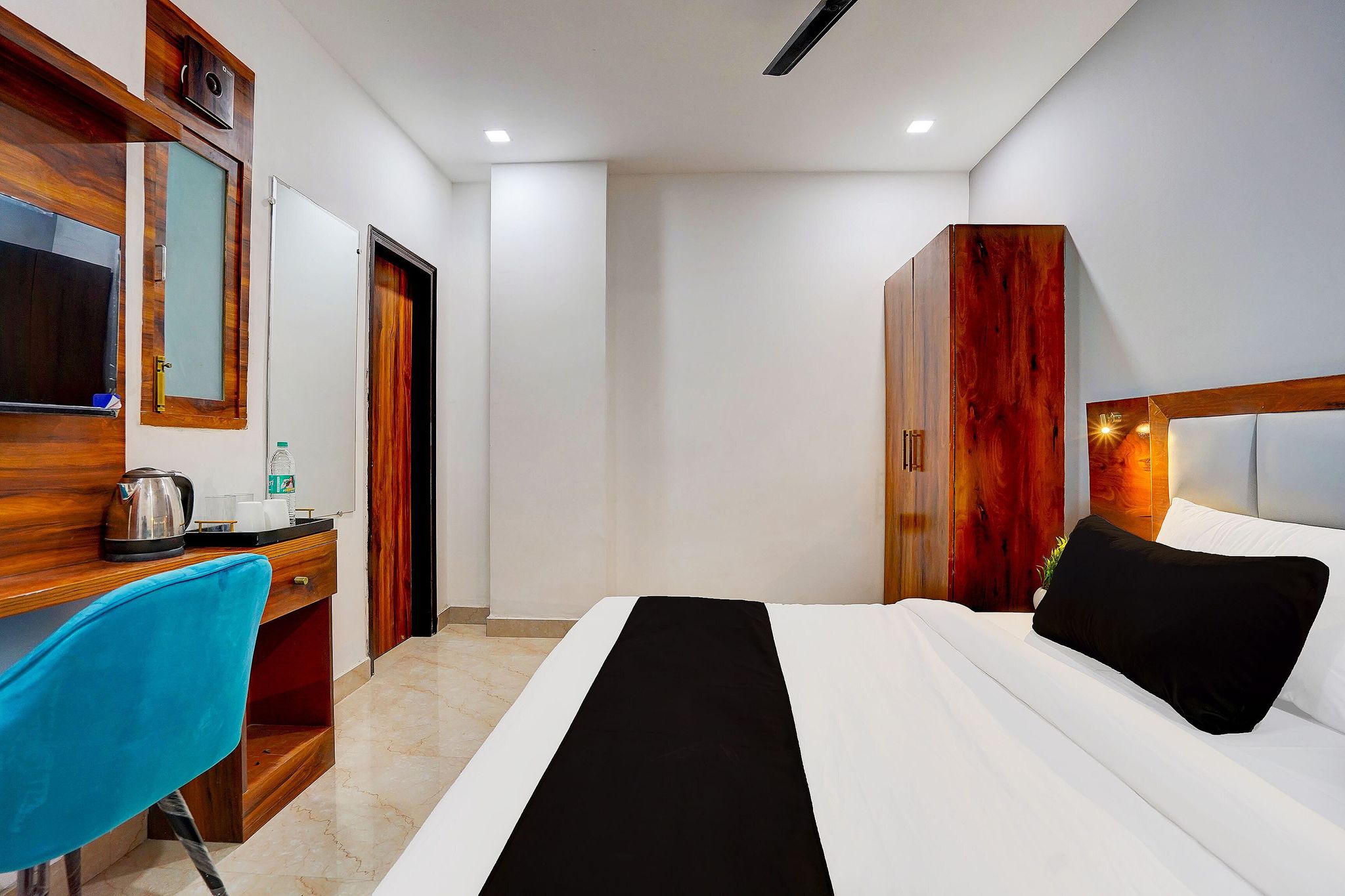 Super Townhouse Status By Sbg Near Anand Vihar Vaishali Metro Station Classic 12