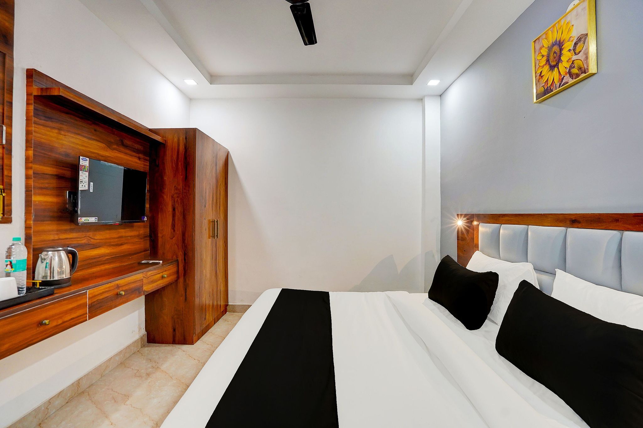 Super Townhouse Status By Sbg Near Anand Vihar Vaishali Metro Station Classic 6