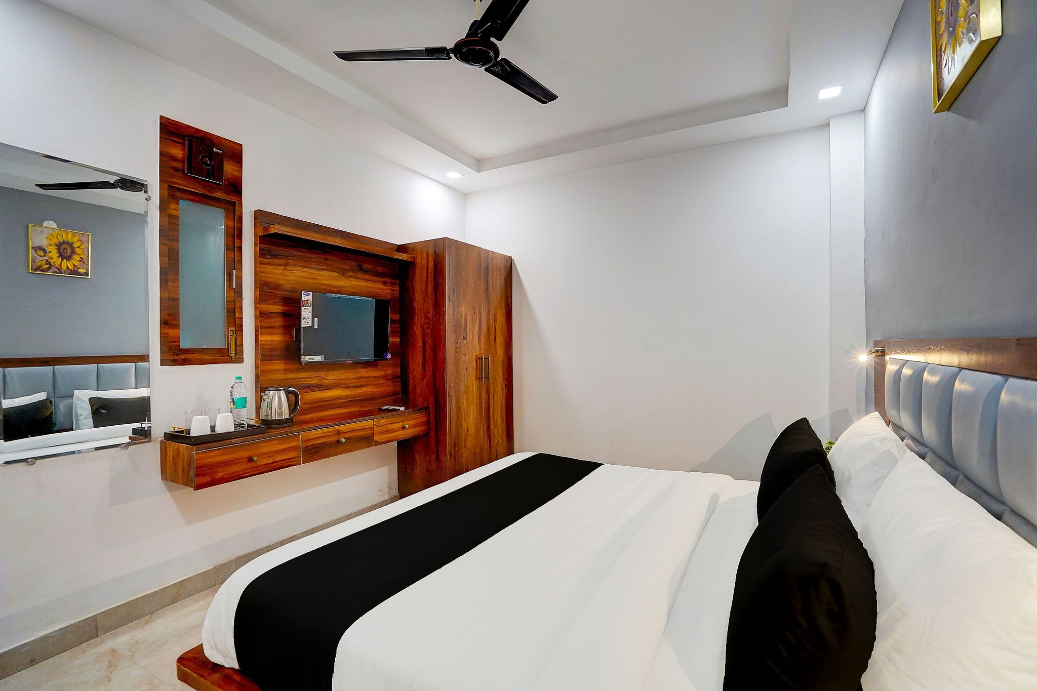 Super Townhouse Status By Sbg Near Anand Vihar Vaishali Metro Station Classic 14