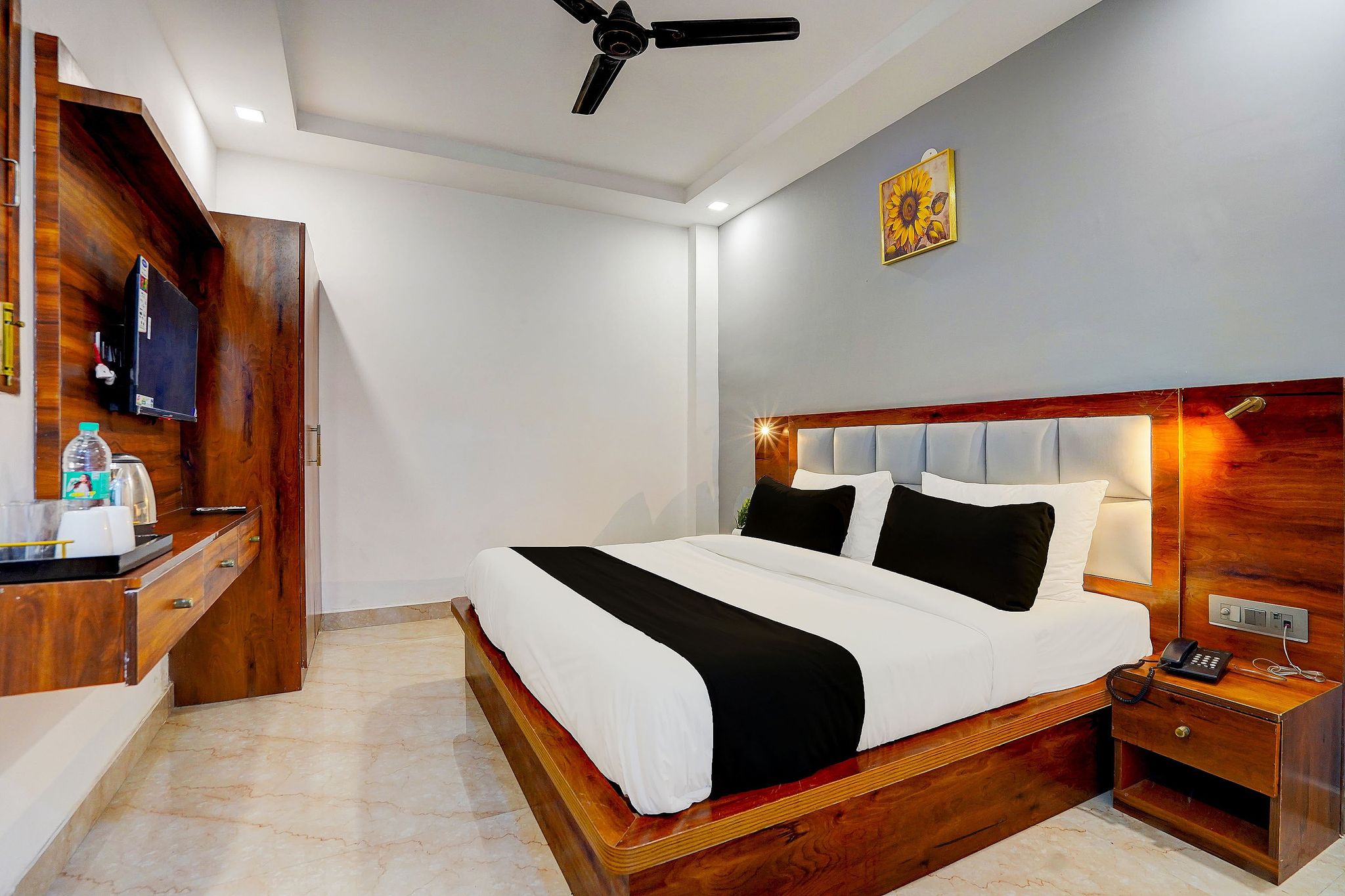 Super Townhouse Status By Sbg Near Anand Vihar Vaishali Metro Station Classic 3