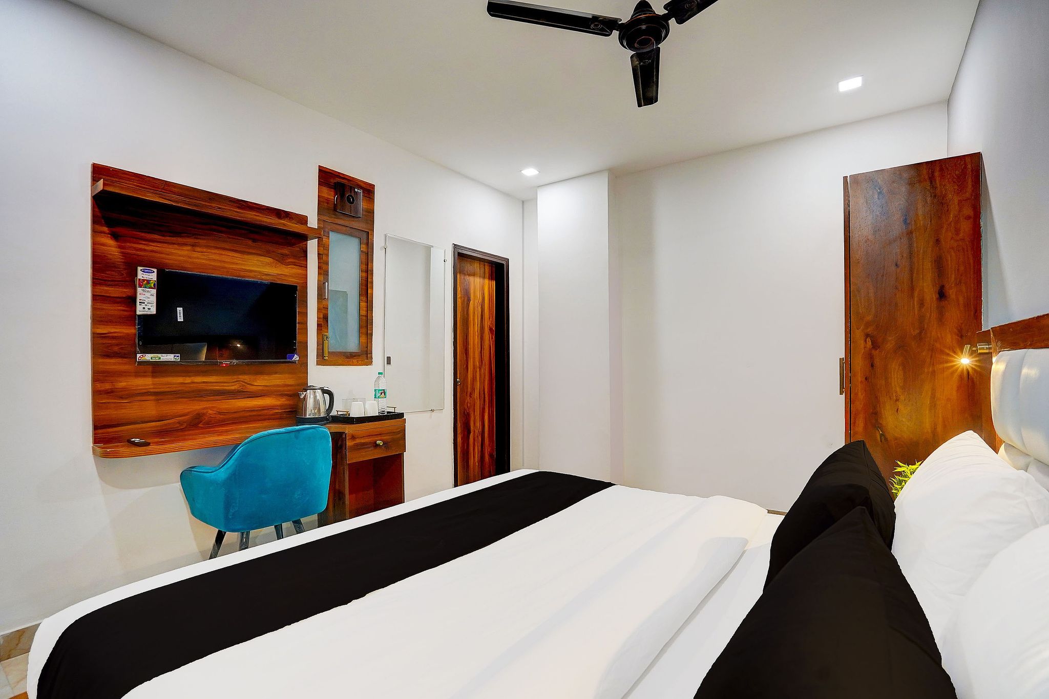 Super Townhouse Status By Sbg Near Anand Vihar Vaishali Metro Station Classic 9