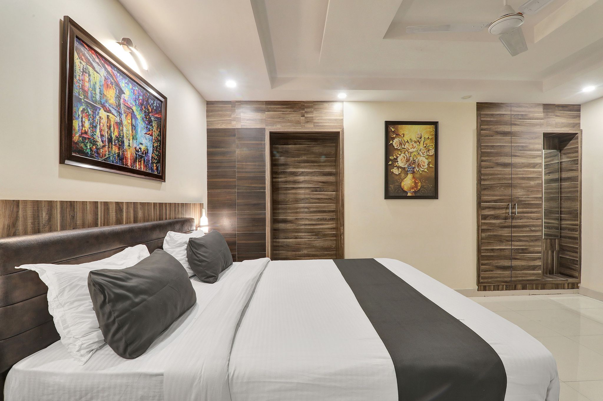 Super Townhouse Kankarbagh Formerly Kunwar Alcajars Classic 15