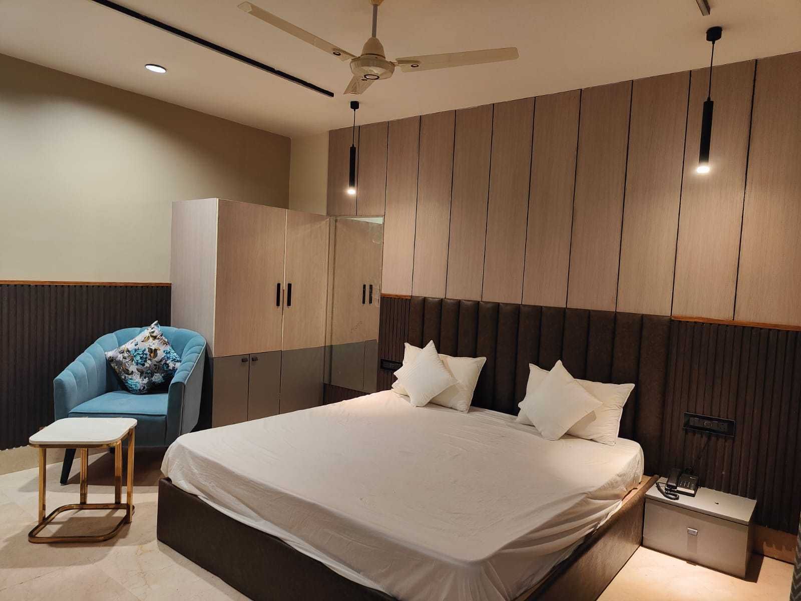 Super Townhouse Oak Hisar Classic