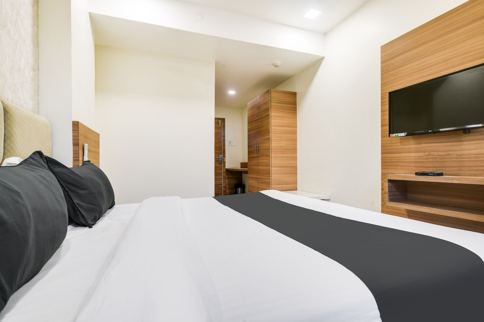 Townhouse Oak PTC Indore Junction Classic 4