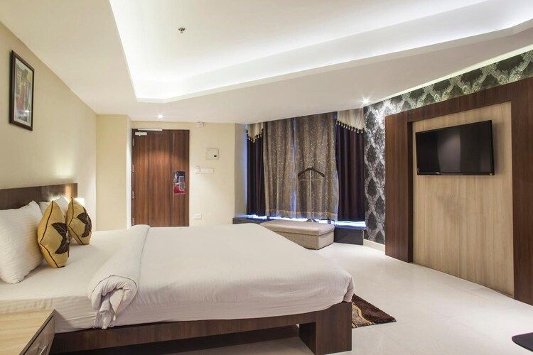 Semi Suite Room