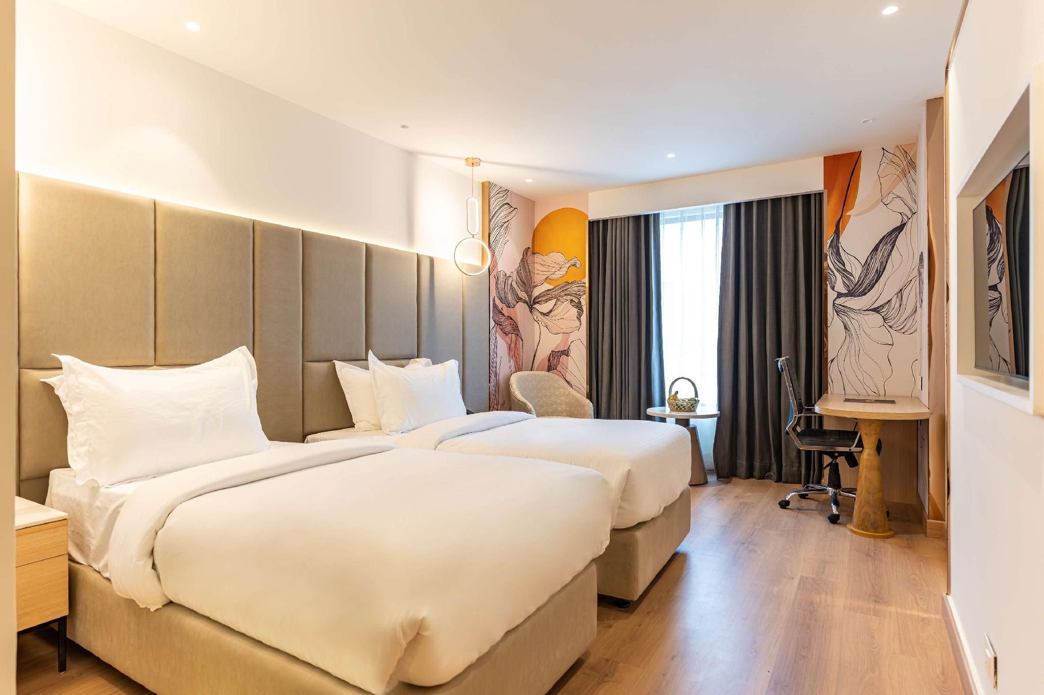 2 Single Beds,Non Smoking,Deluxe Room,Flat Screen TV,Mini Bar,In-Room Safe,Coffee And Tea Maker