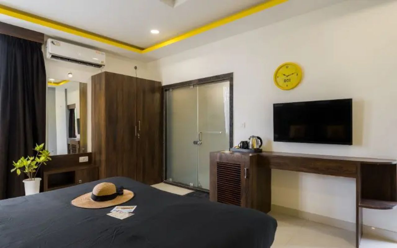 The Hosteller Gokarna Deluxe Double Room with Balcony 2