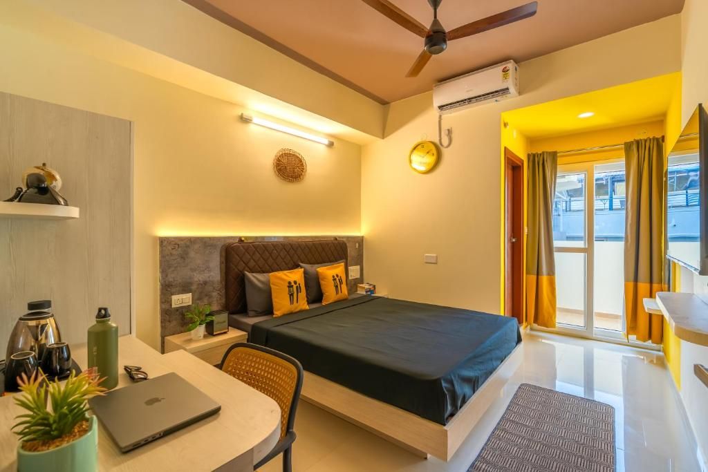 The Hosteller Bangalore, Indiranagar Deluxe Double Room with Balcony