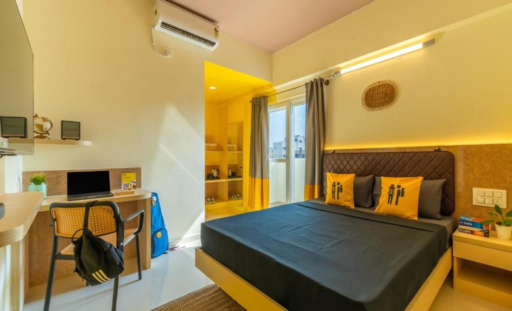 Bed in 4 Bed Mixed Dormitory with Balcony