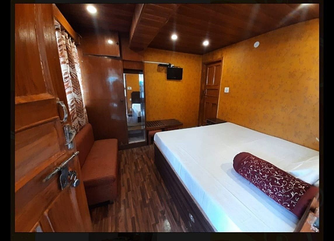 Hotel Samrat SS - Brews and Books Cafe Semi Deluxe Room(Non AC) 2