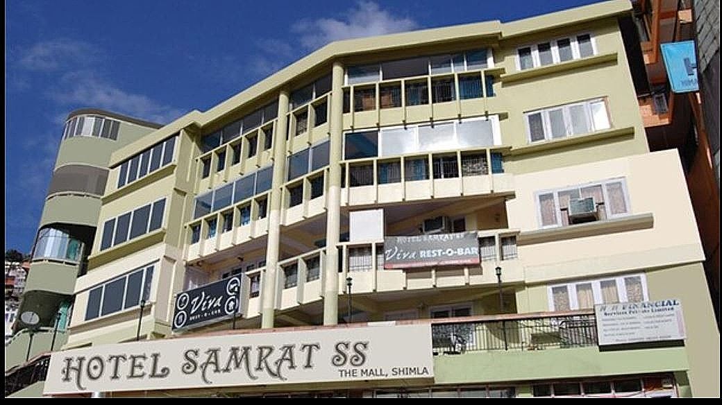 Hotel Samrat SS - Brews and Books Cafe