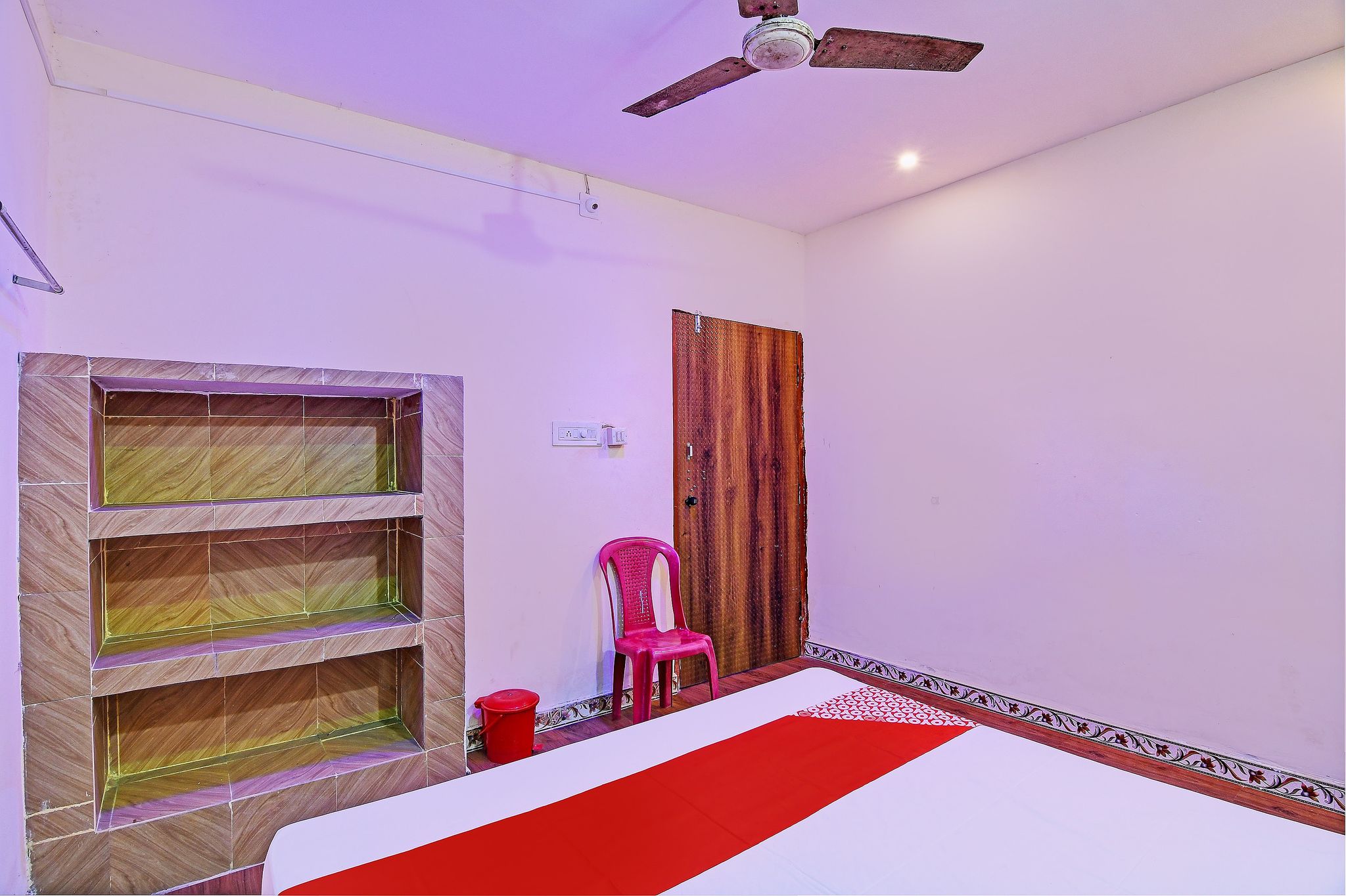 Hotel O Daffodil Lodge Dolphin restaurant Classic 8