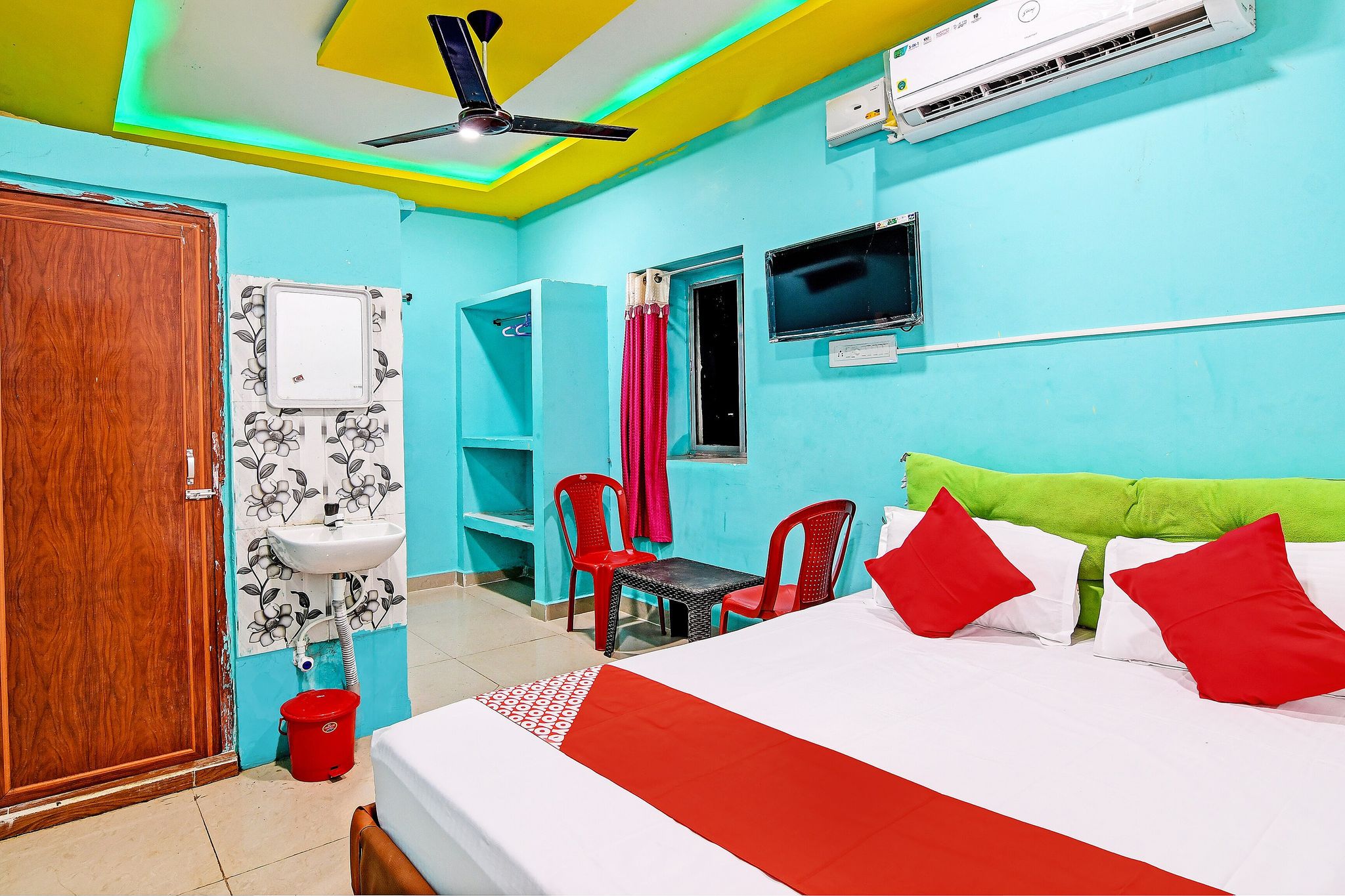 Hotel O Daffodil Lodge Dolphin restaurant Classic 7