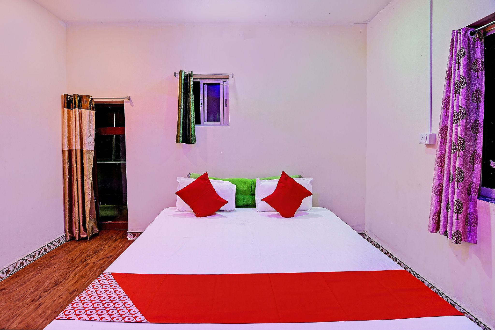 Hotel O Daffodil Lodge Dolphin restaurant Classic 9