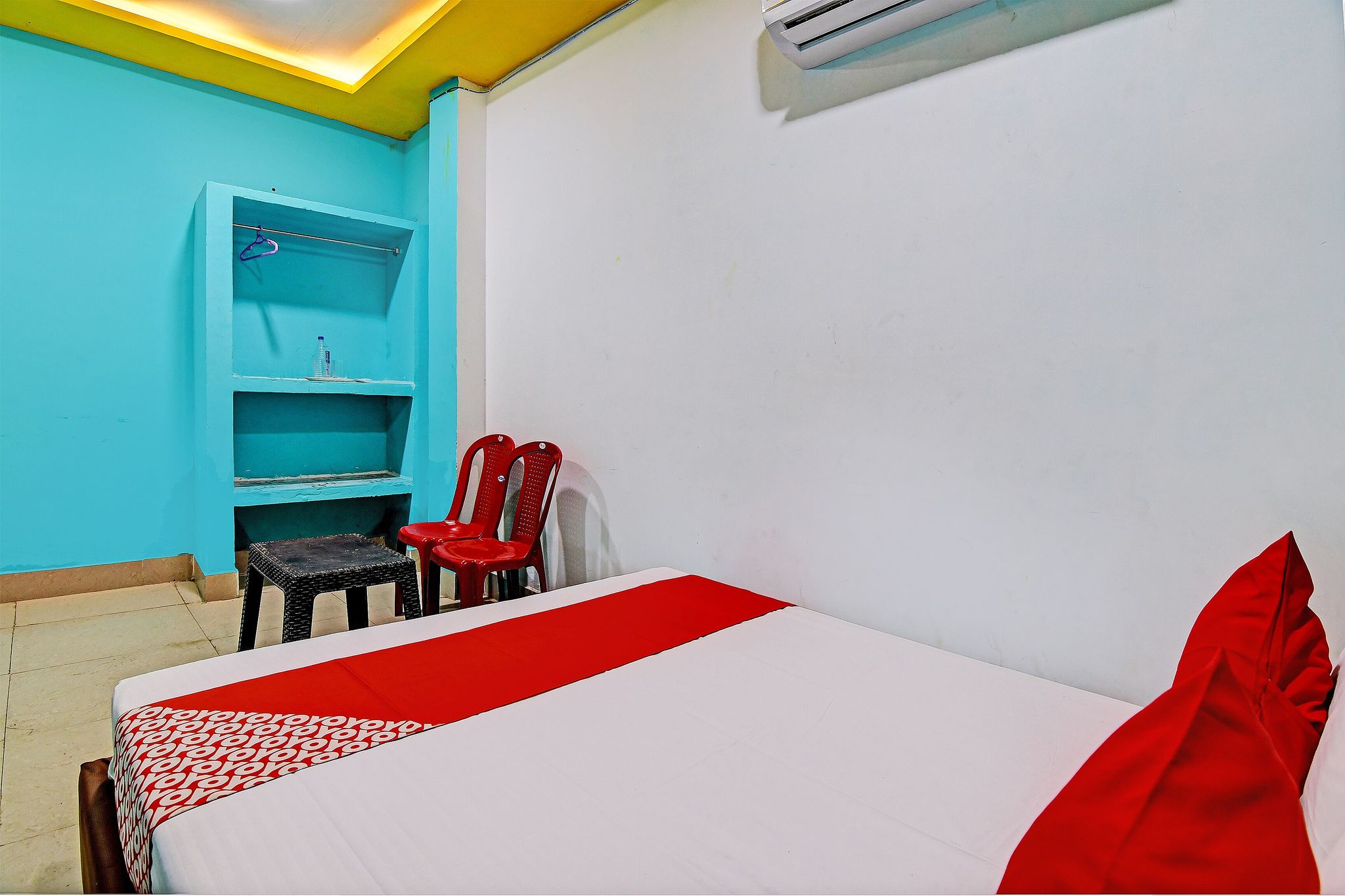 Hotel O Daffodil Lodge Dolphin restaurant Classic 12