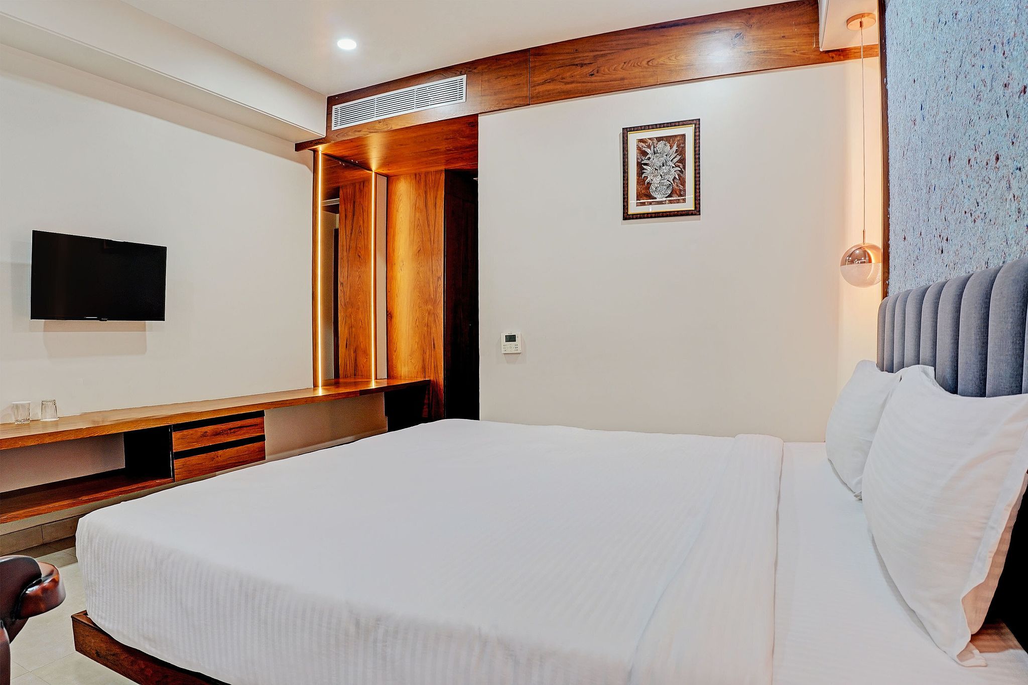 Palette by CheckIn Patel Nagar Bhopal Deluxe 6