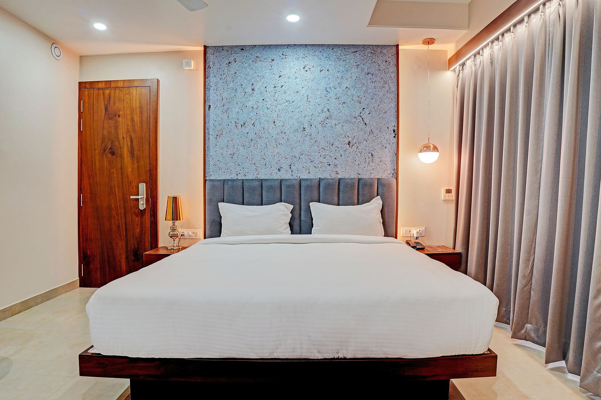 Palette by CheckIn Patel Nagar Bhopal Deluxe 16