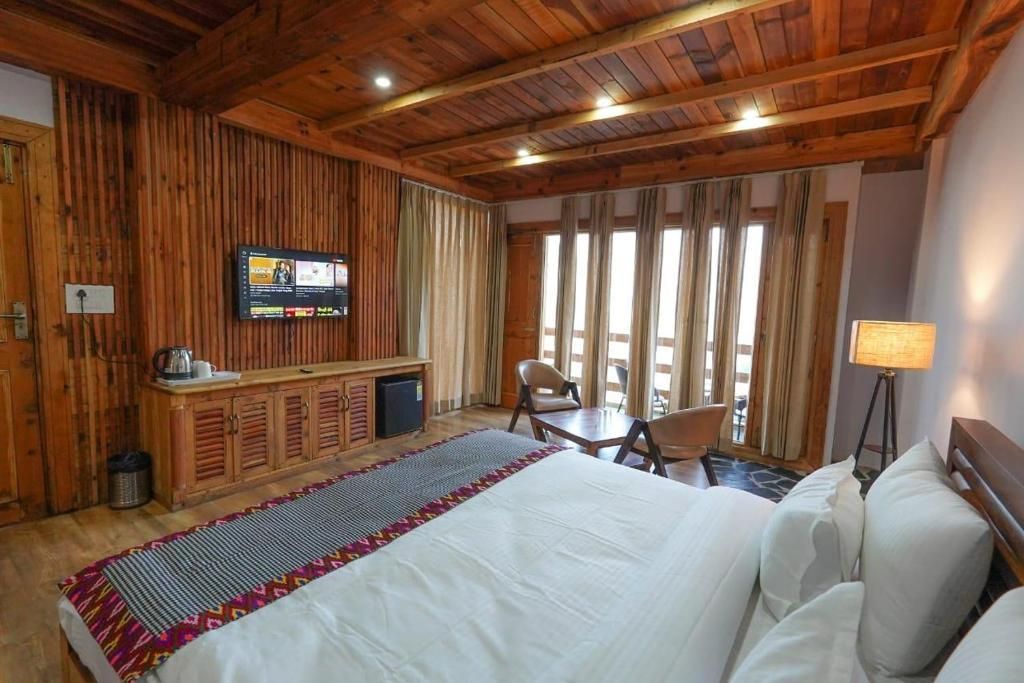 Himalayan Chalets Jibhi Premium Room 3