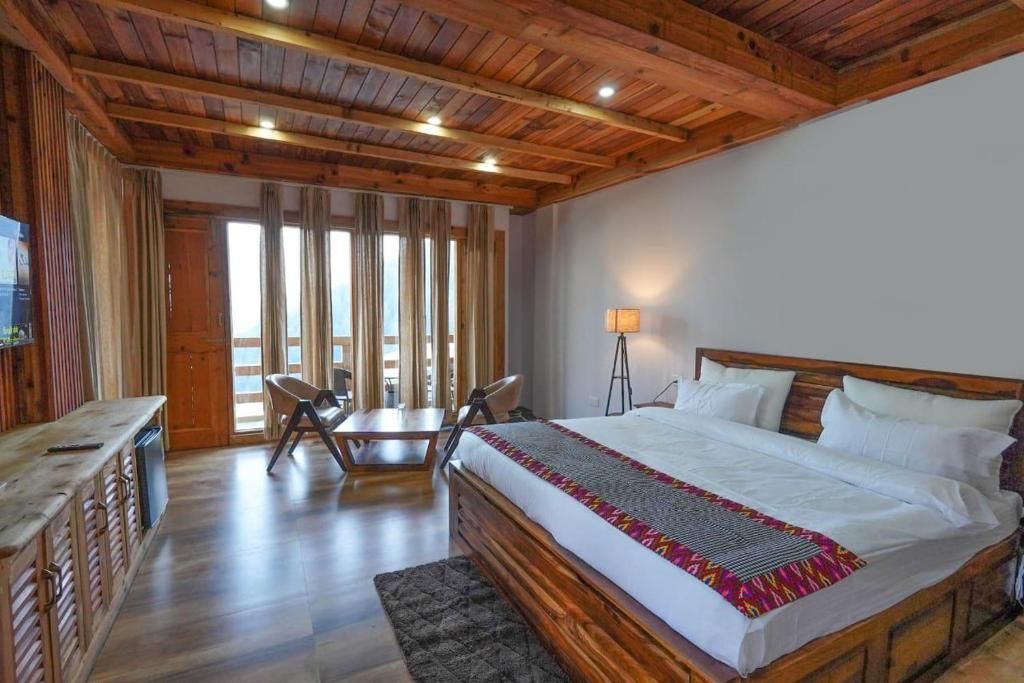 Himalayan Chalets Jibhi Premium Room 4