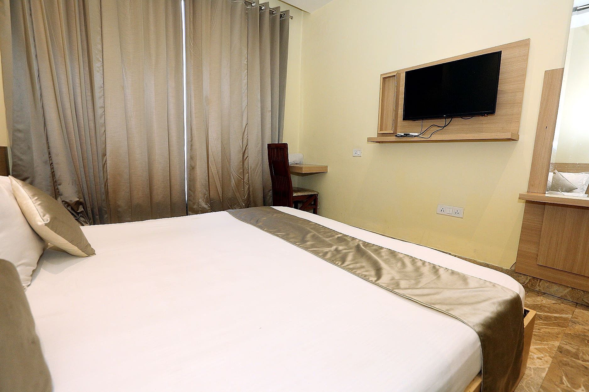 Hotel Tradition Deluxe Double Room 5