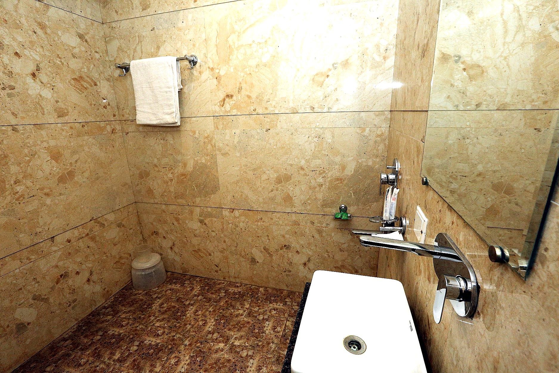 Hotel Tradition Deluxe Double Room 8