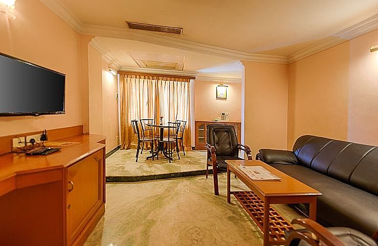 League Hotels and Banquets (Formerly Known as Hotel Atchaya) STANDARD ROOM 8