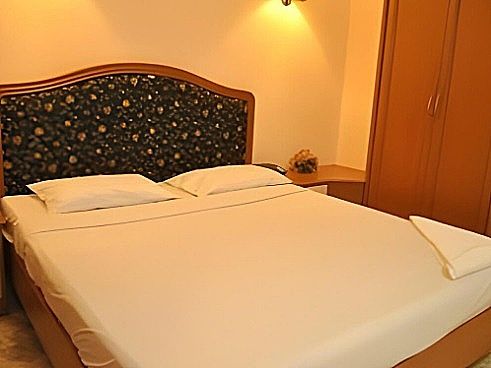 League Hotels and Banquets (Formerly Known as Hotel Atchaya) STANDARD ROOM 3