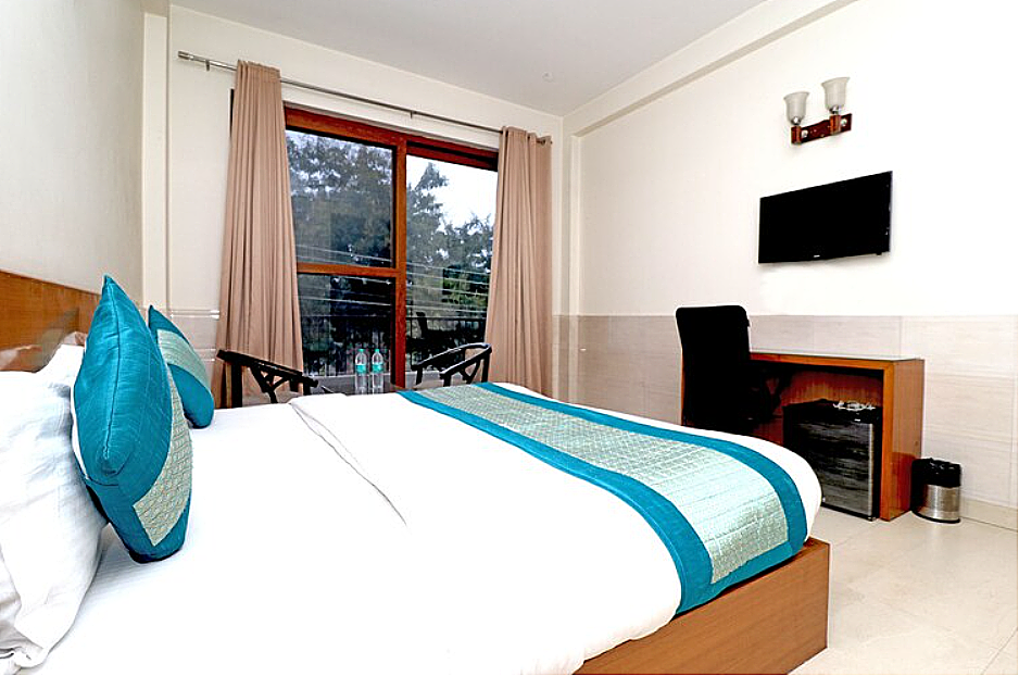 Azure villa Deluxe Room With Balcony  2