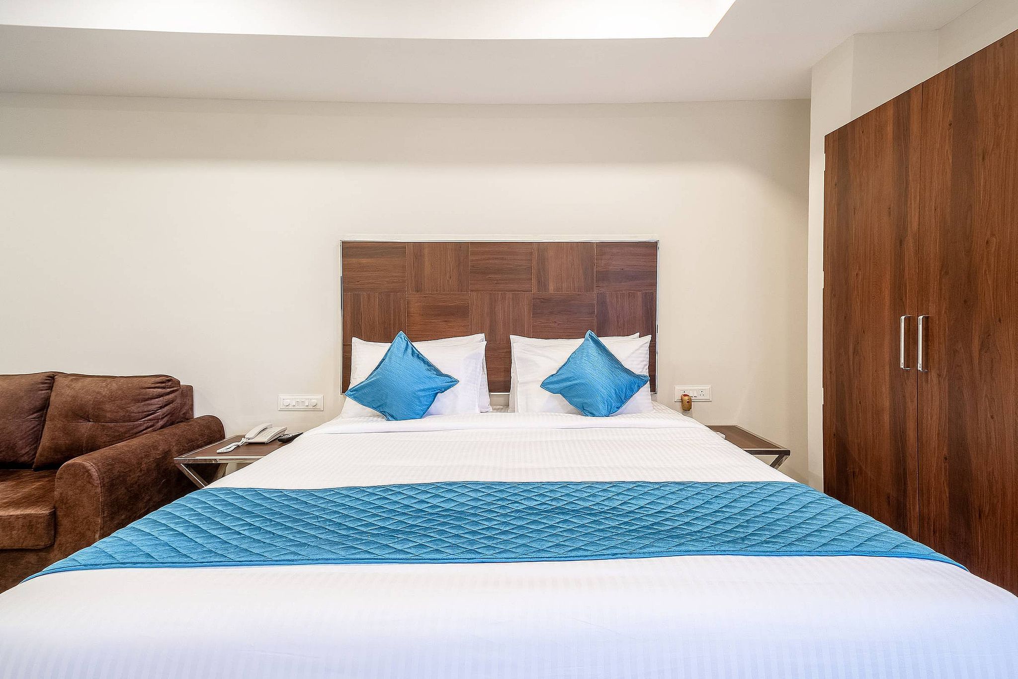 Monday Hotels- Swarnas The Capital SUPERIOR ROOM 2