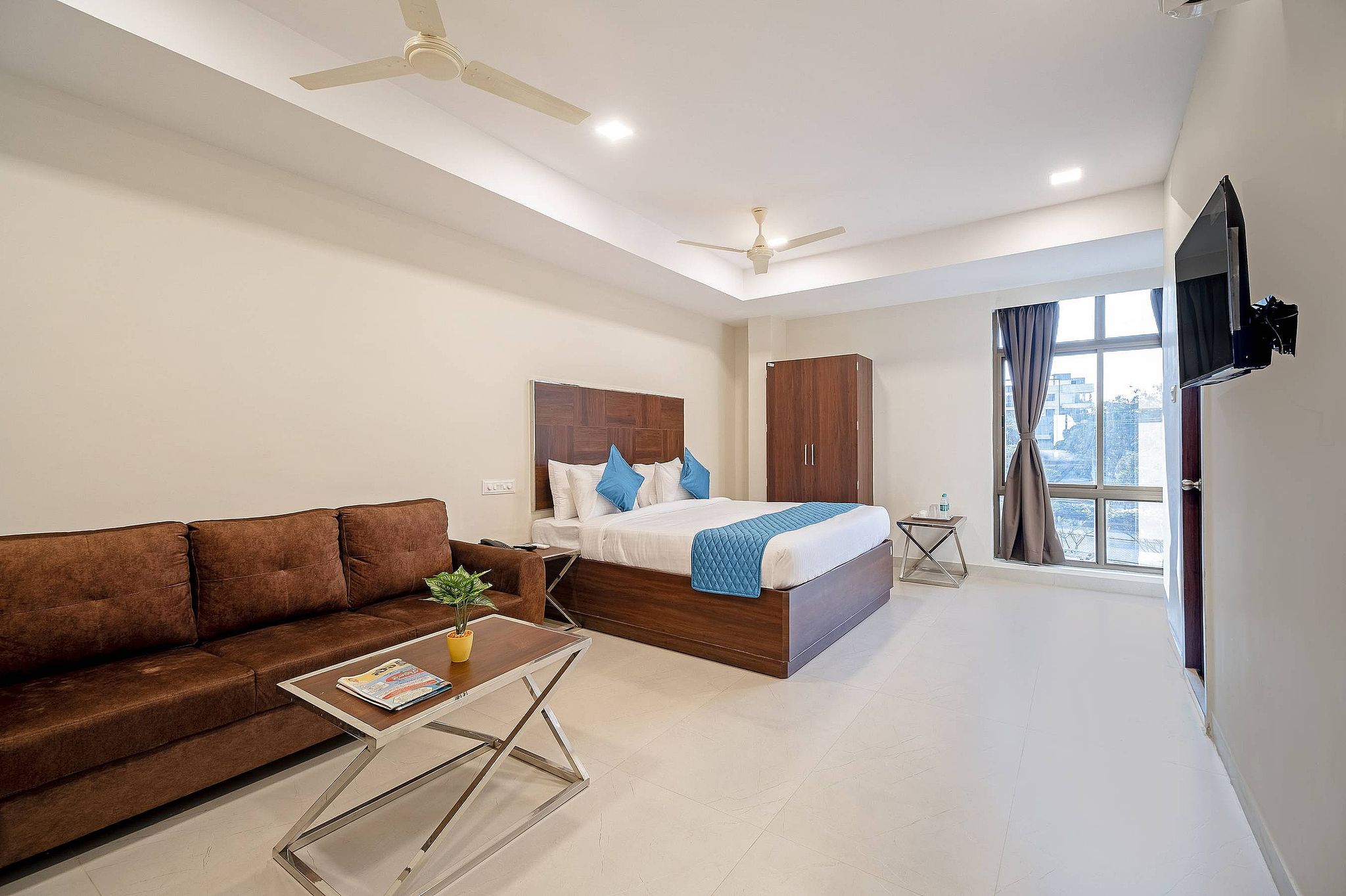 Monday Hotels- Swarnas The Capital SUPERIOR ROOM 4