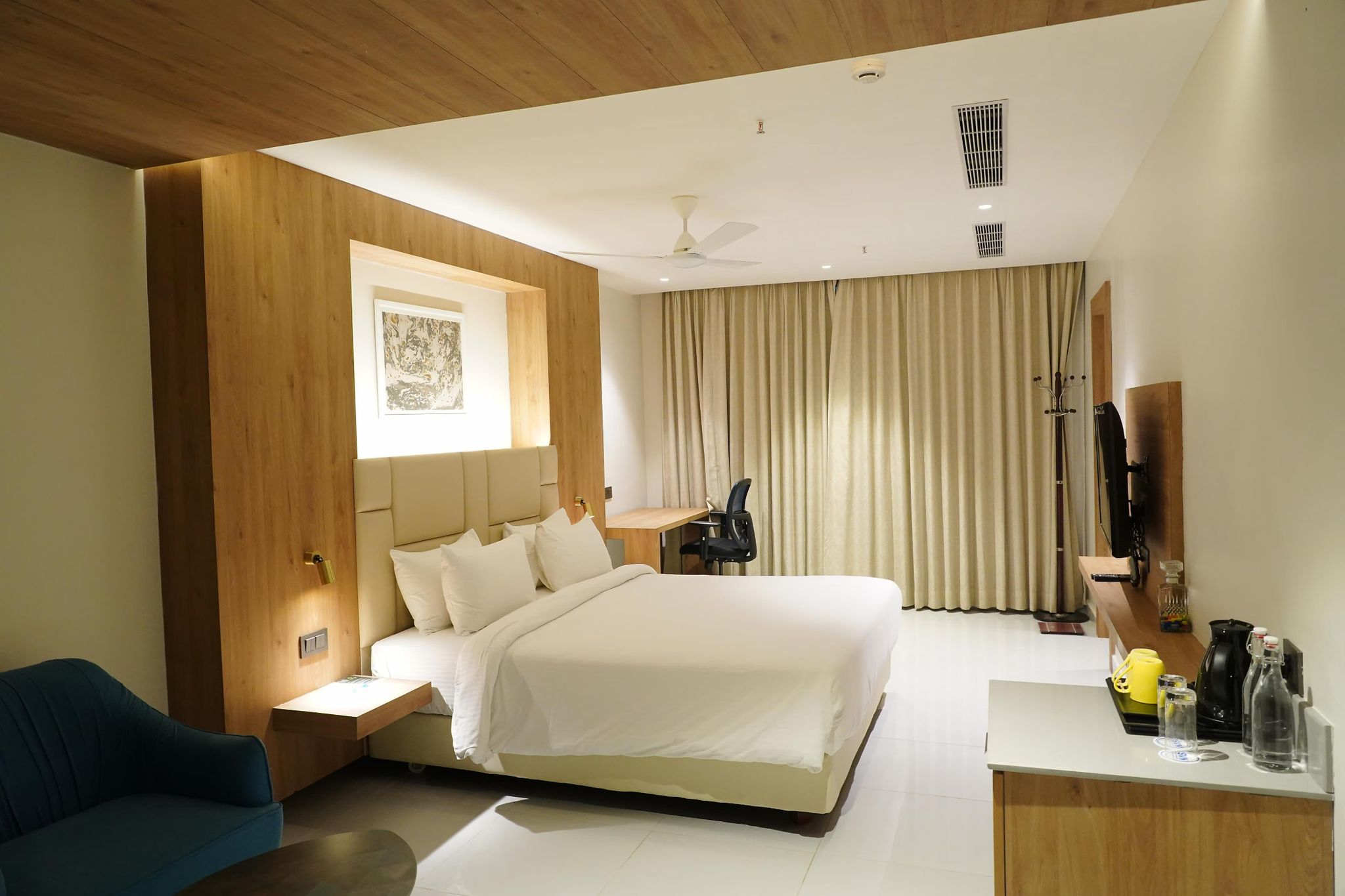 EXECUTIVE ROOM