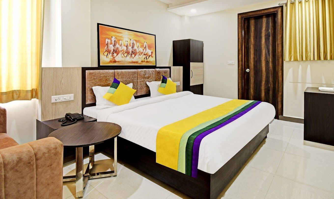 Hotel Shashwat Deluxe Double Room 4