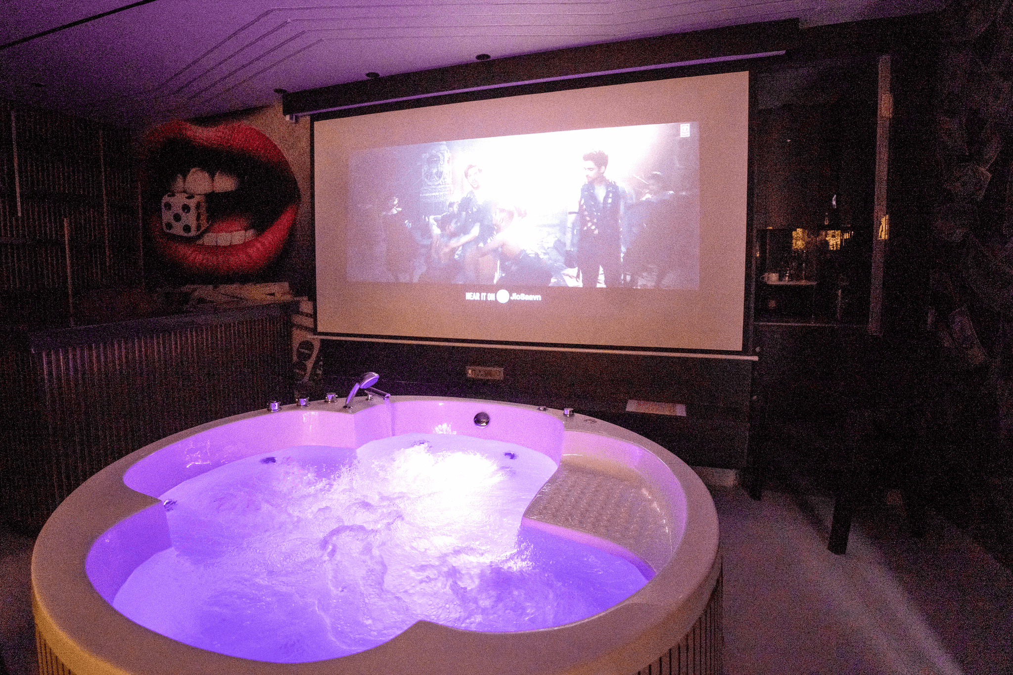 Las Vegas Casino Suite with Jacuzzi