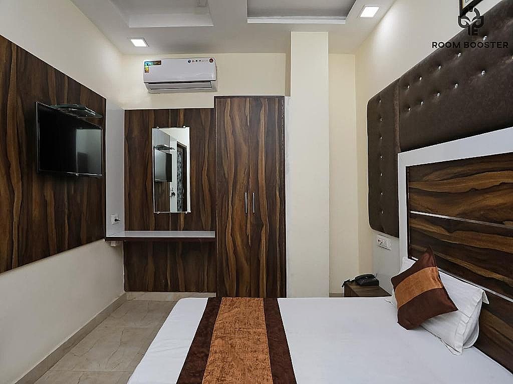 Sehmi's Best Rest Inn Deluxe Room 6