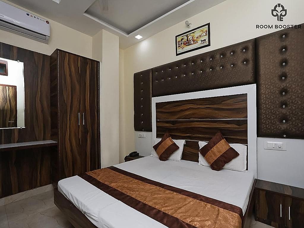 Sehmi's Best Rest Inn Deluxe Room 3