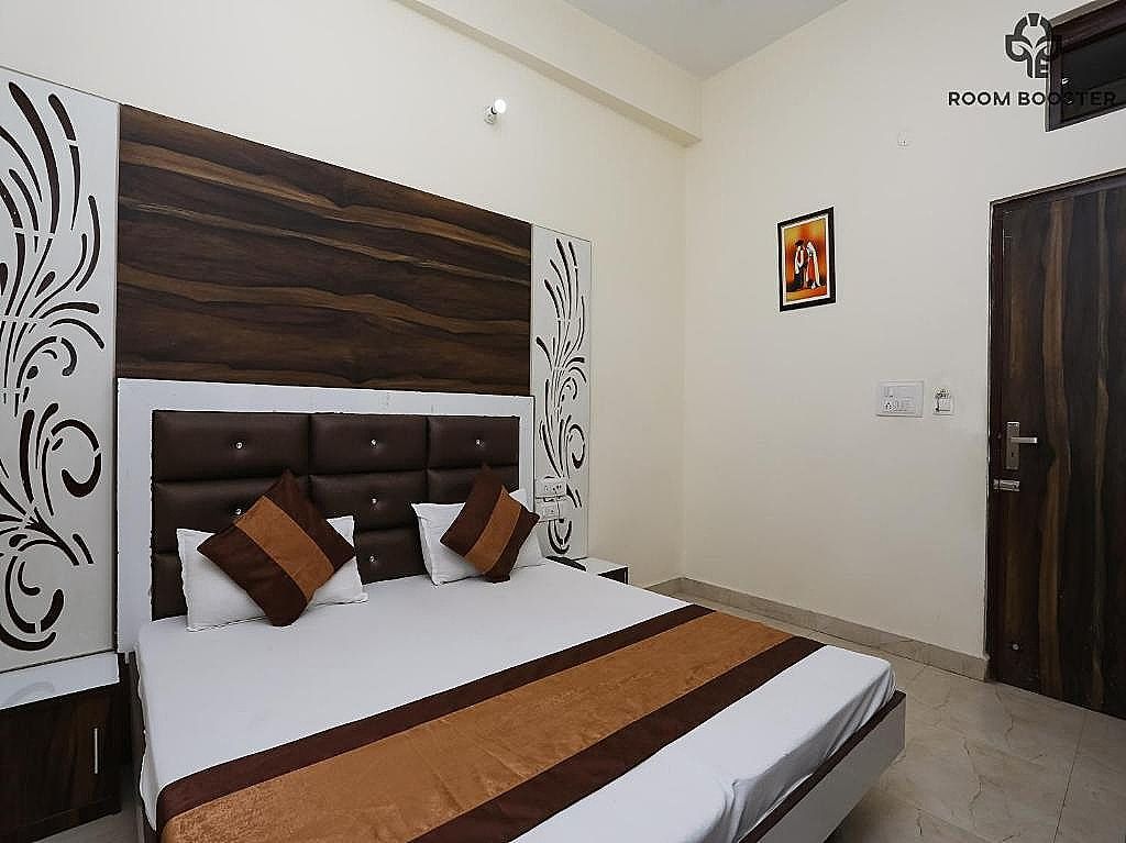 Sehmi's Best Rest Inn Deluxe Room 5