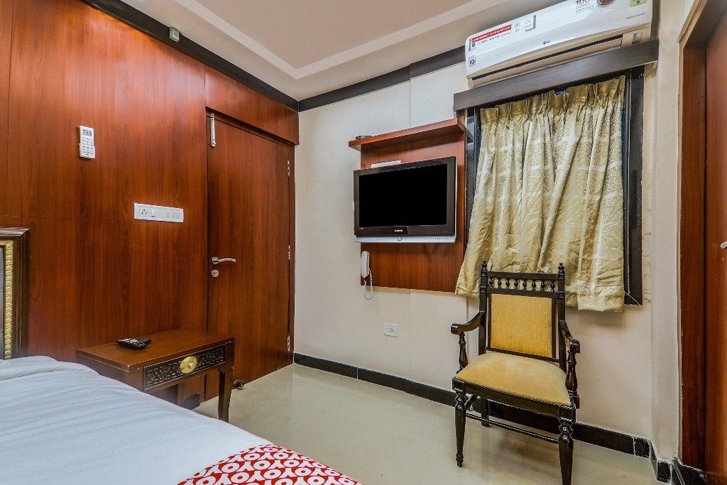 Airport Guest House Deluxe Room 4